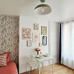 Cozy Little Parisian Nest, Perfect For 2 People