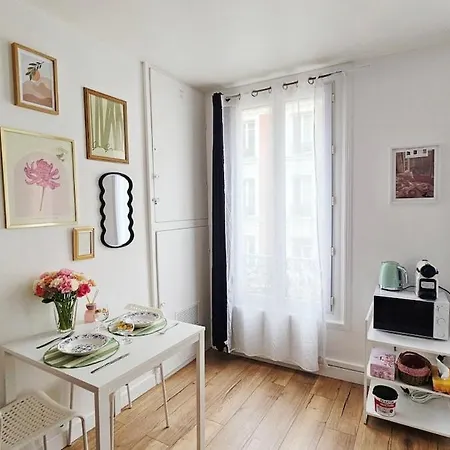 Cozy Little Parisian Nest, Perfect For 2 People Apartment *